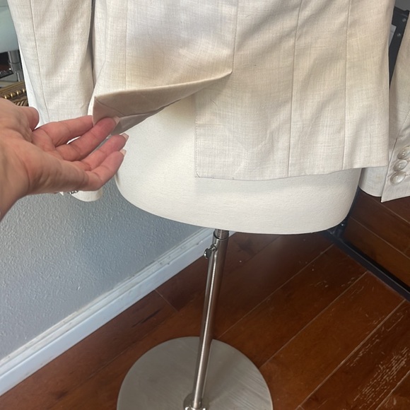The Limited Cream Blazer with Pockets - Picture 9 of 13